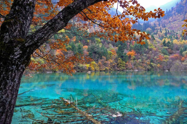 Чистейшее озеро пяти цветков, Китай
