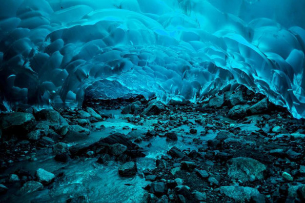 Ледяные пещеры под ледником Менденхолл. Джуно, Аляска