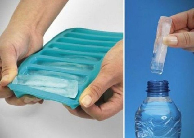 Форма для льда, который удобно бросать в бутылку с водой