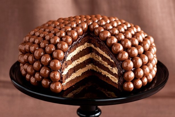 идеальный торт покрытый конфетами Мальтизерз