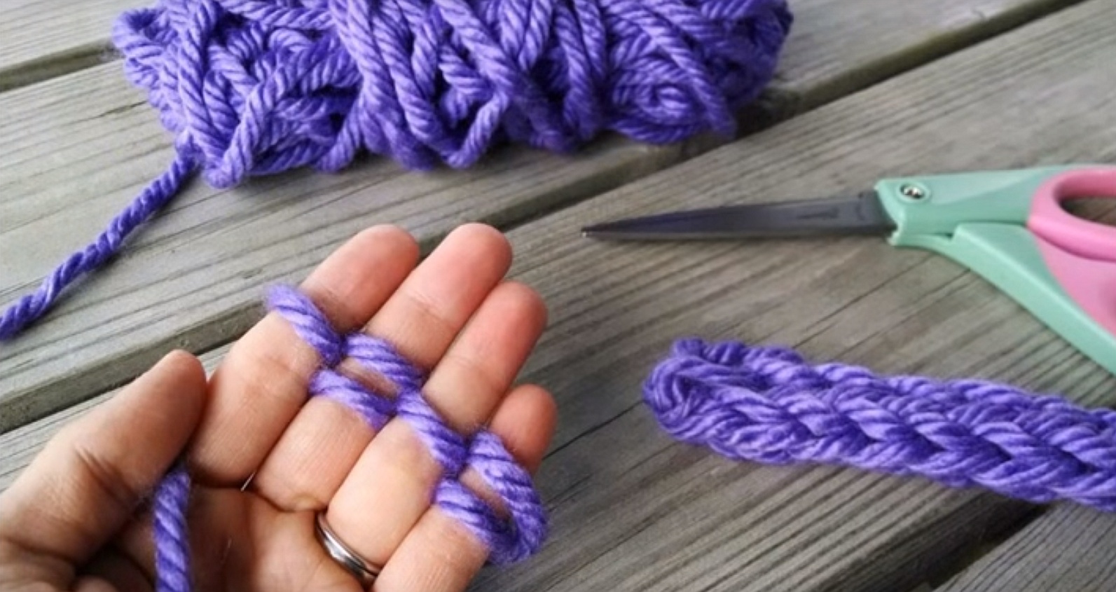 Хитрости вязания. Плетение пряжей на пальцах. Плетение пальцами из пряжи. Плетение на пальцах из ниток. Оригинальные способы вязания.